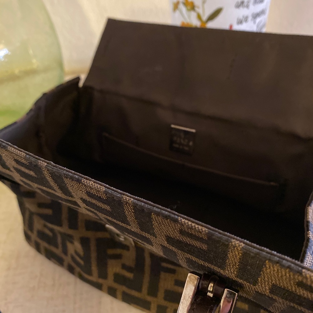 Vintage Fendi bag!  Great condition!!! - Picture 5 of 8